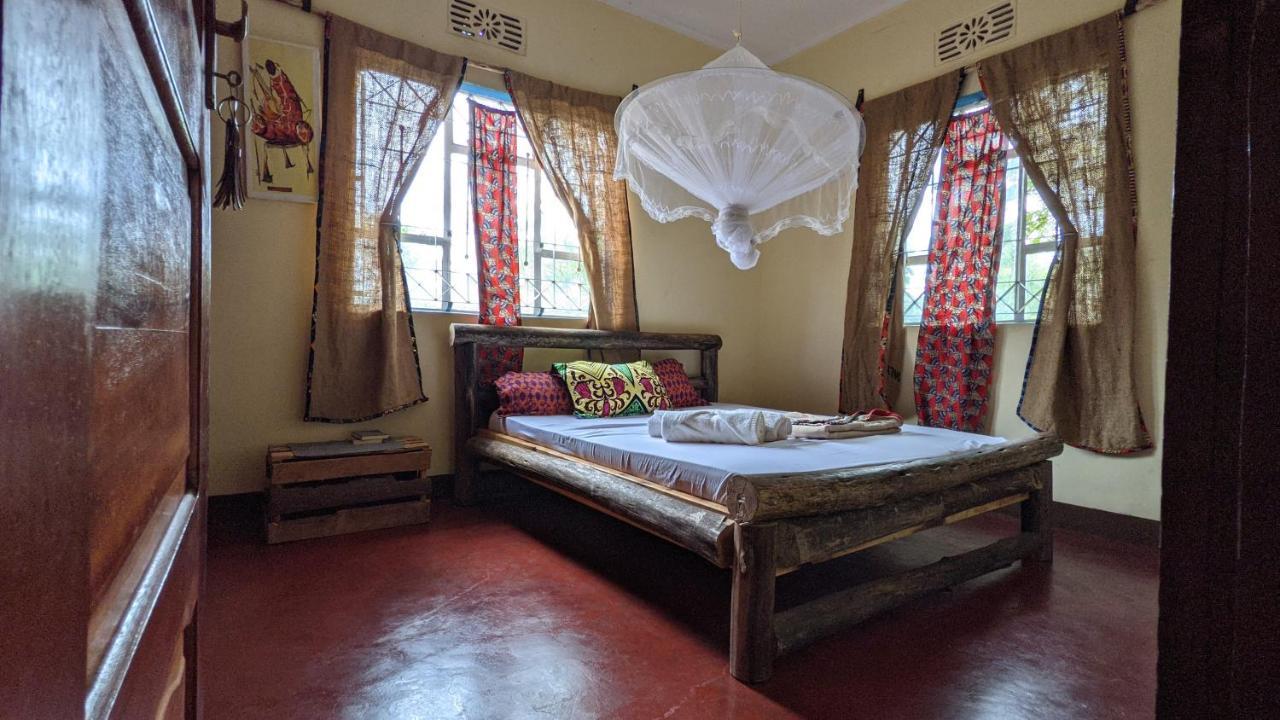 Backyard Hostel Moshi Bagian luar foto