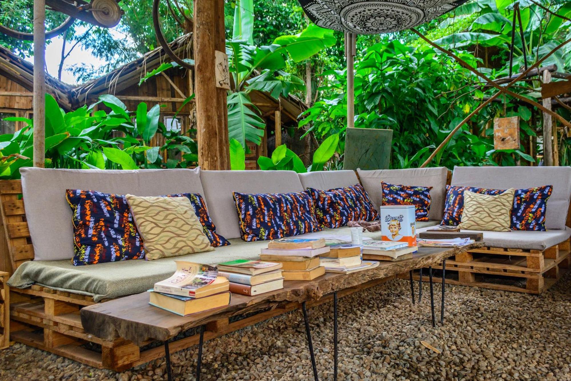 Backyard Hostel Moshi Bagian luar foto
