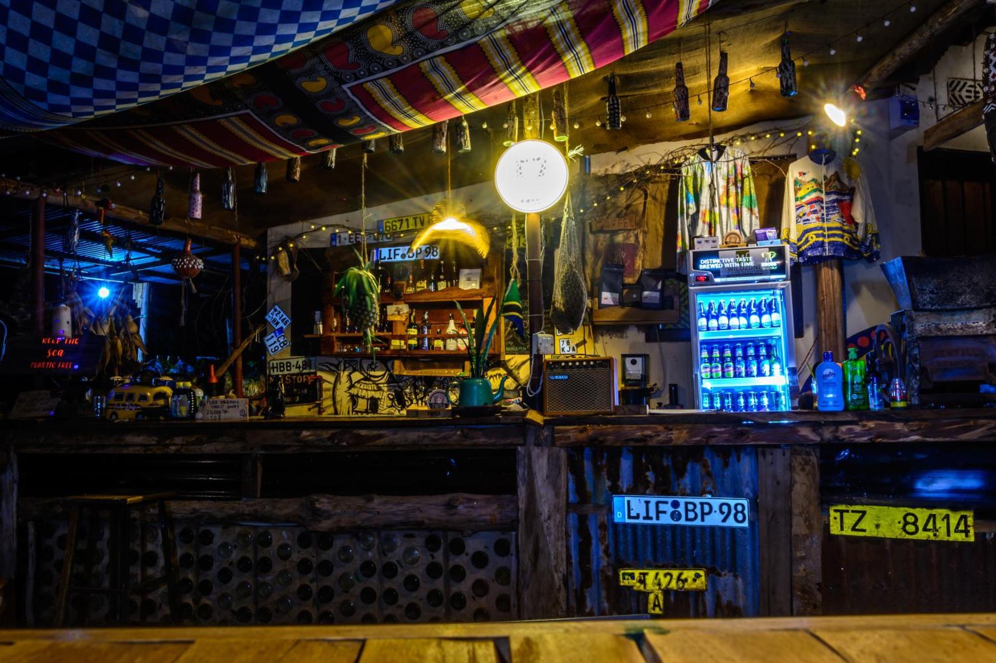 Backyard Hostel Moshi Bagian luar foto