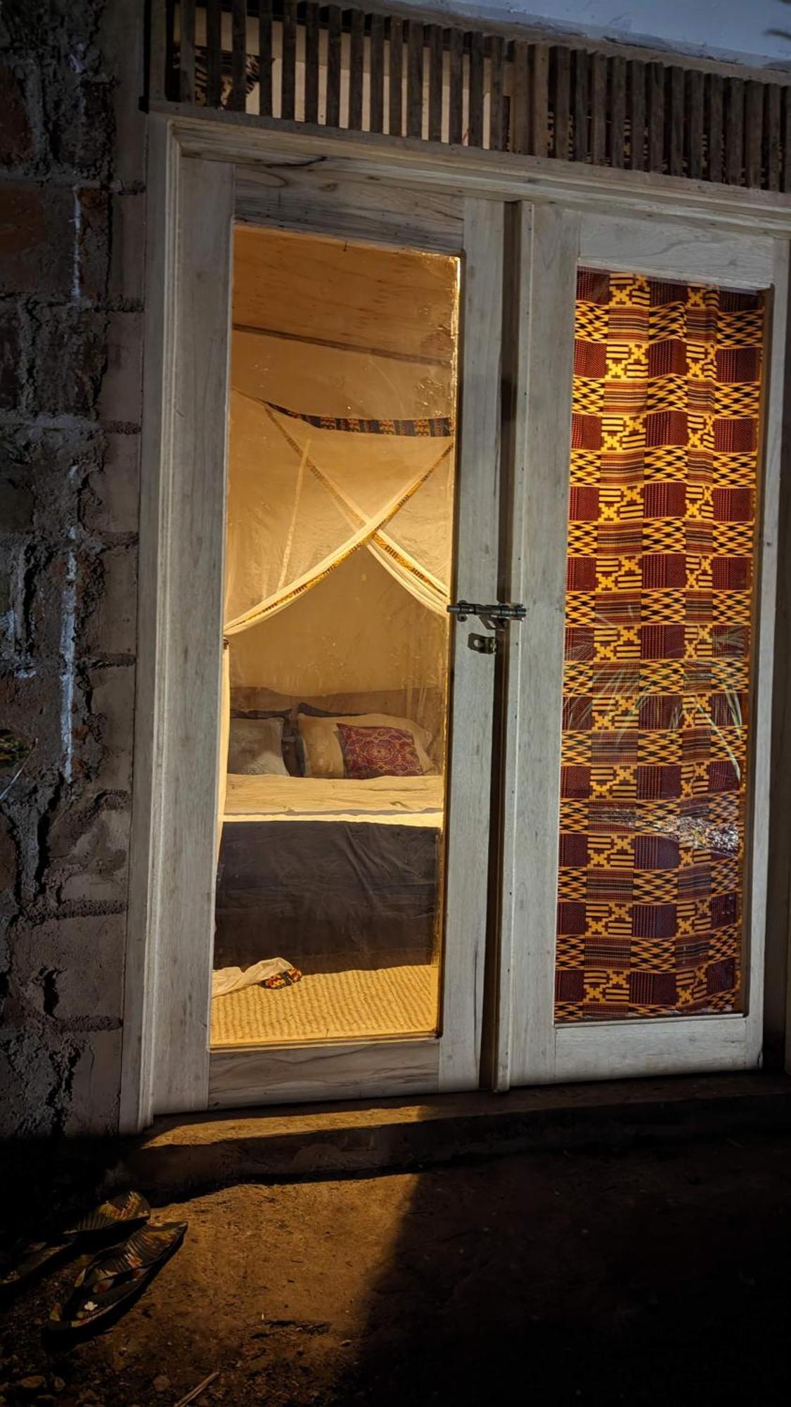 Backyard Hostel Moshi Bagian luar foto
