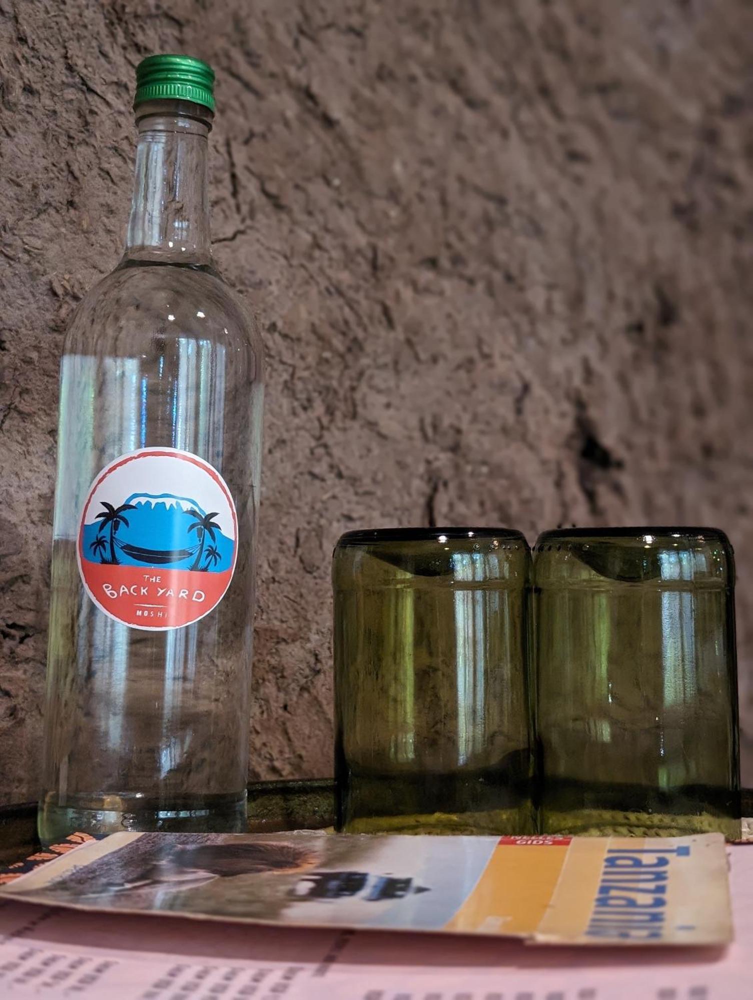 Backyard Hostel Moshi Bagian luar foto