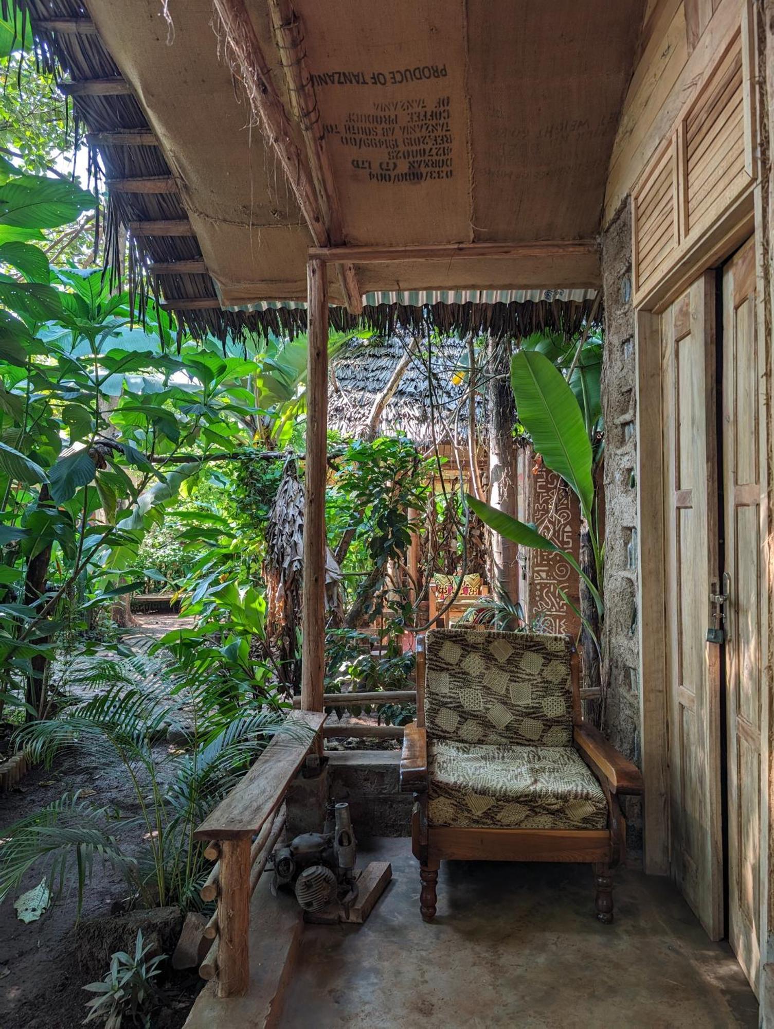 Backyard Hostel Moshi Bagian luar foto